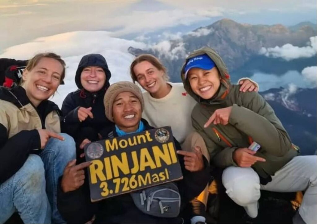 Mount Rinjani summit trekking join group vs private tour hiking experience in Lombok